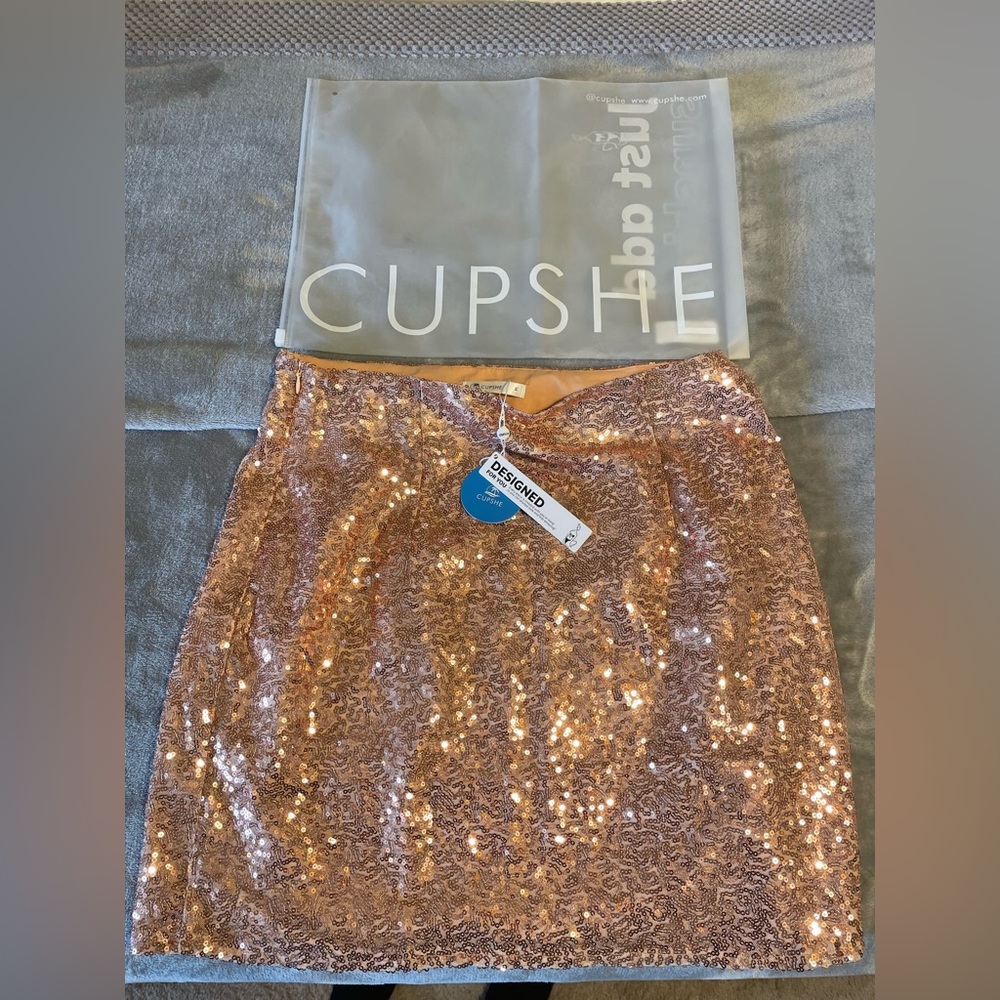 Brand New Never Worn Cupshe Rose Gold Sequin Mini Squirt.